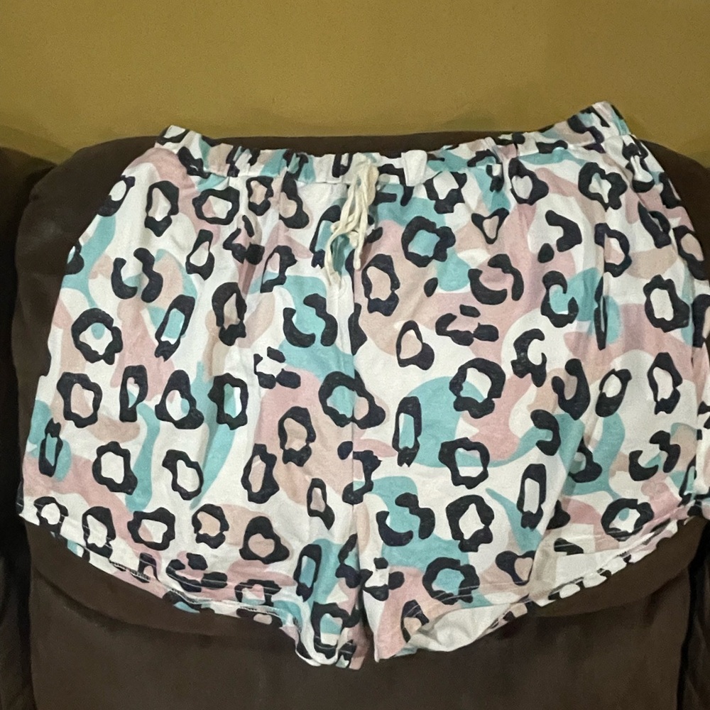 Women’s cotton shorts. Size large. Cheetah print. Boutique.
